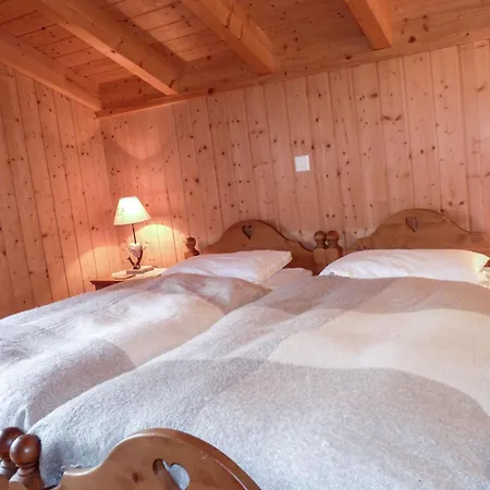 Ecureuil Noir By Interhome オヴロナ