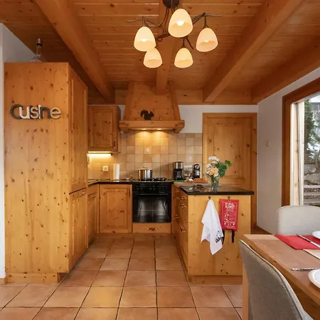 Ecureuil Noir By Interhome Ovronnaz