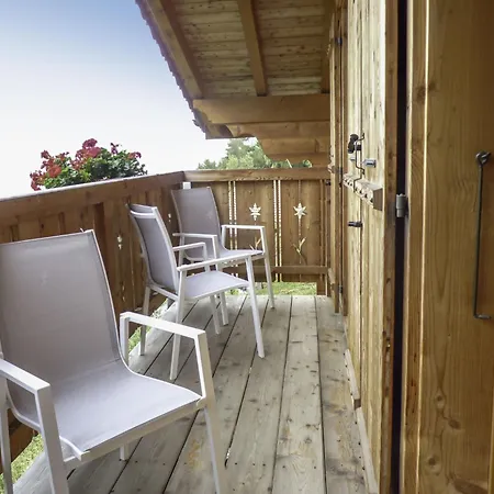 Ecureuil Noir By Interhome